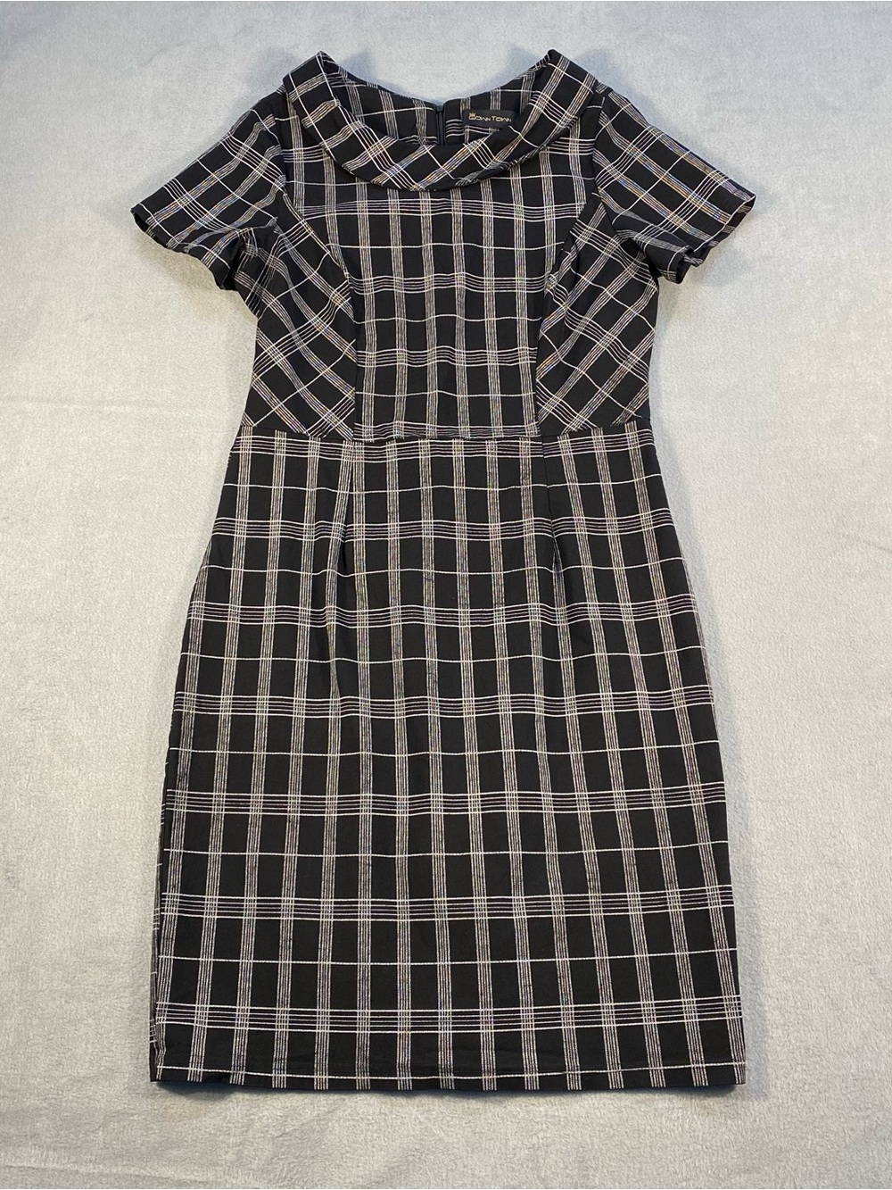 Gowntown women’s Black & white Plaid Short-Sleeve Sheath Dress, back zipper, 3XL